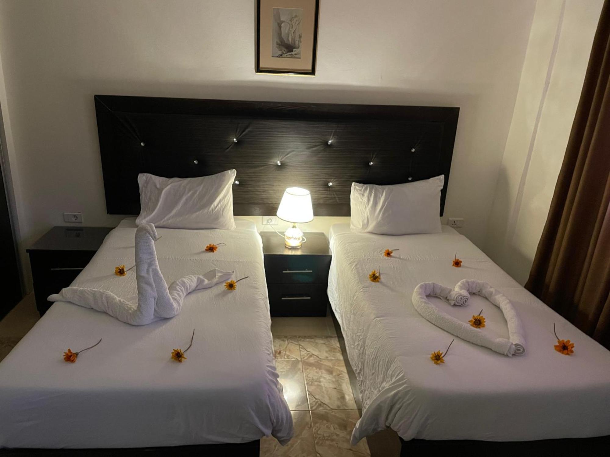 Aţ Ţayyibah Plaza View Hostel מראה חיצוני תמונה