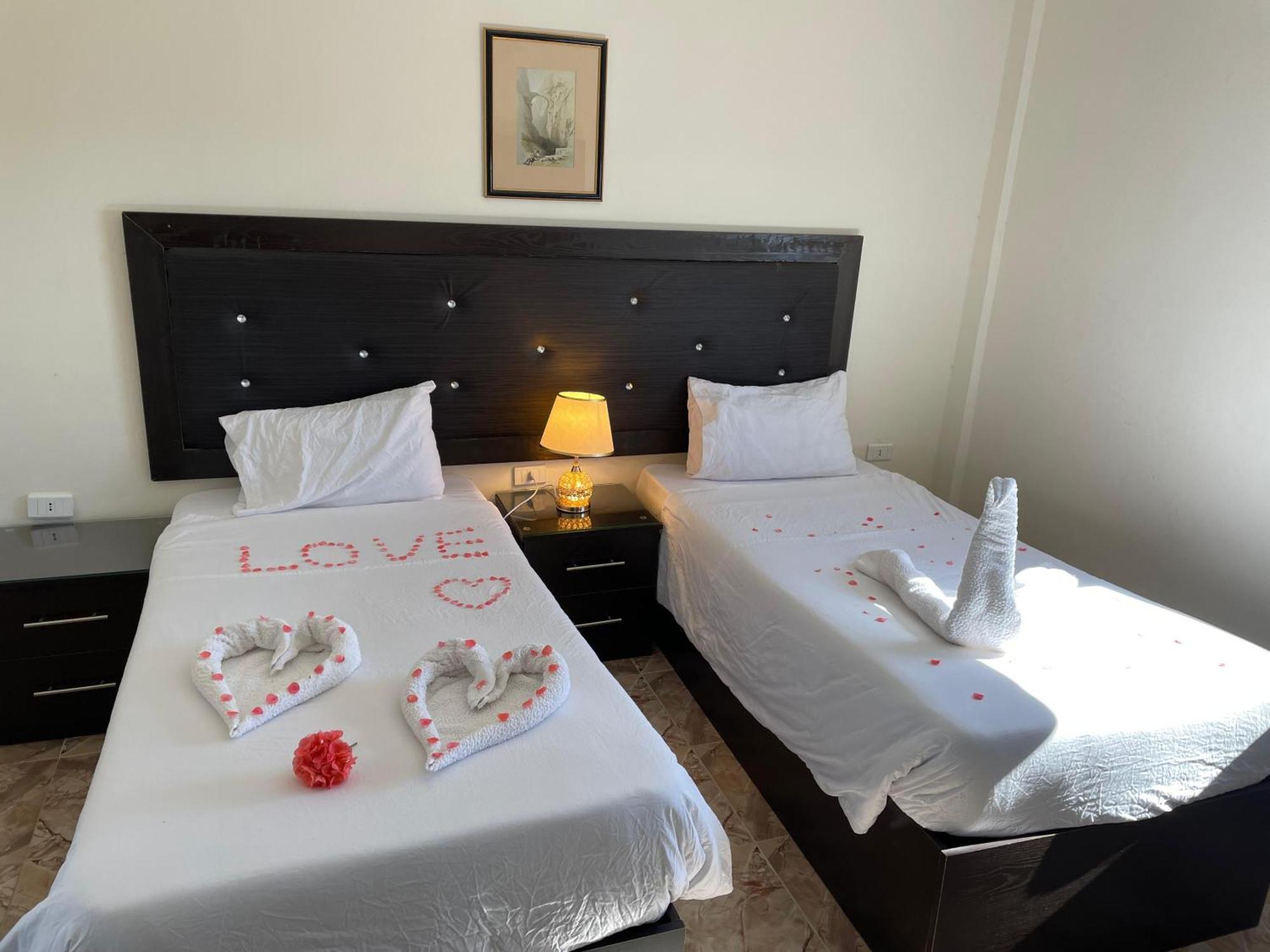 Aţ Ţayyibah Plaza View Hostel מראה חיצוני תמונה