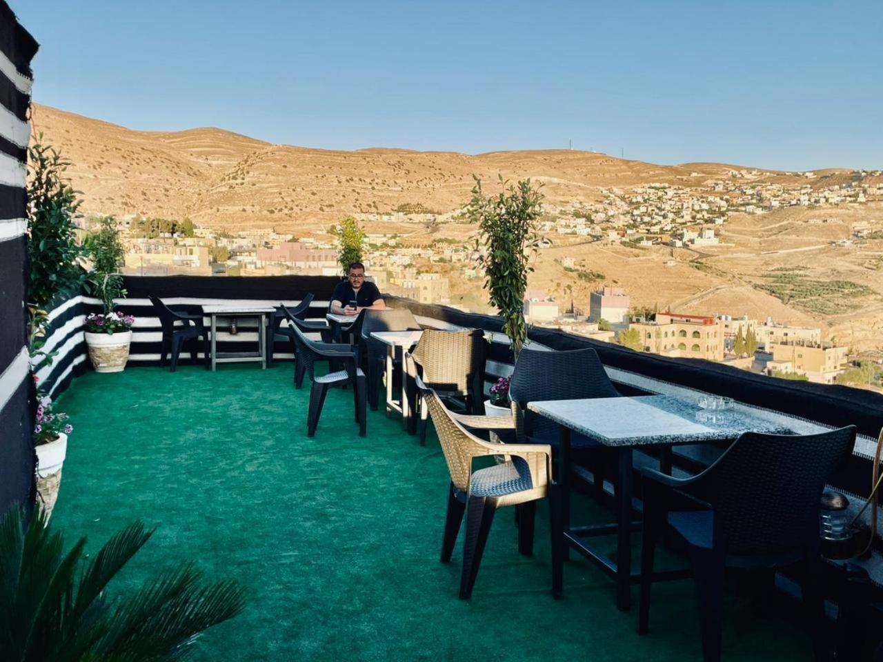 Aţ Ţayyibah Plaza View Hostel מראה חיצוני תמונה