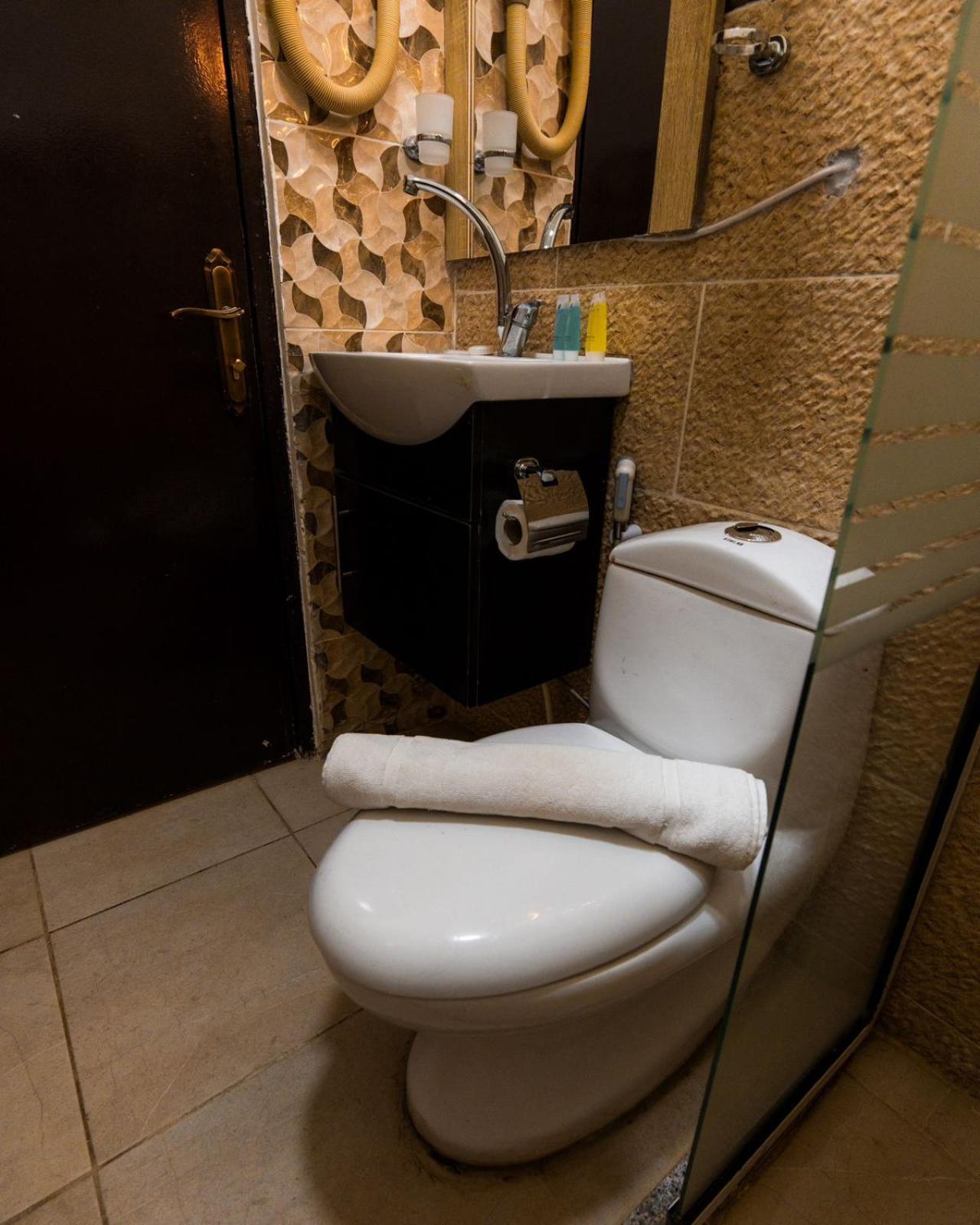 Aţ Ţayyibah Plaza View Hostel מראה חיצוני תמונה